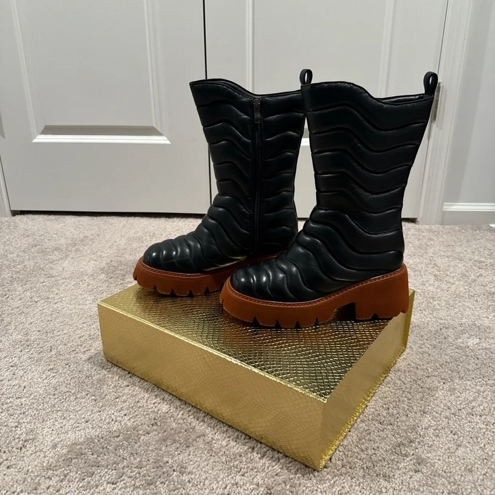 Boot - Picture 6 of 9